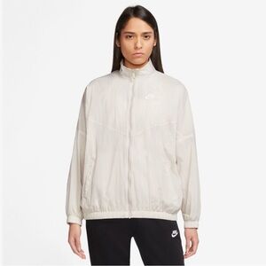 Nike Women's Windrunner Bomber Jacket z-S